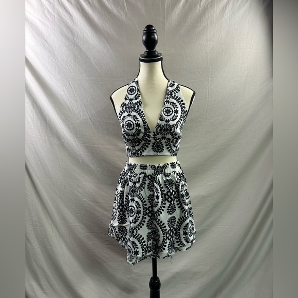 Floral Halter Crop Top And Short Set Black/White - Picture 7 of 9